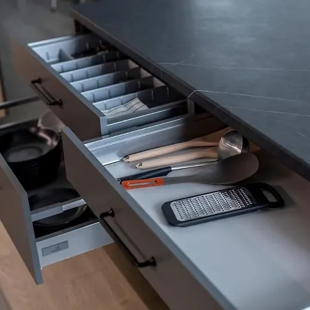 Modern 2 Bdr Next To Outlet By Urban Rent Apartment *